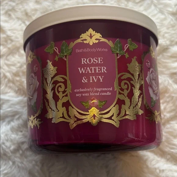 Bath & Body Works Rose Water & Ivy Candle - Picture 4 of 6